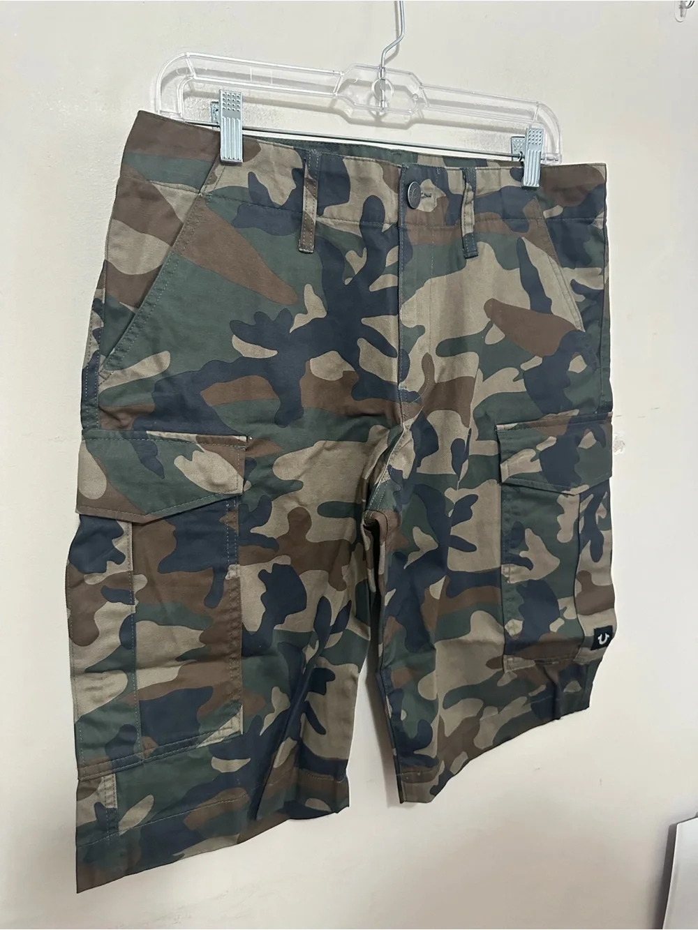 True Religion Camo Cargo Shorts Men’s Size 30 NWT Military Utility Cotton